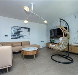 4 bedroom villa with infinity pool and sea views in Crikvencia, Rijeka, sleeps 8